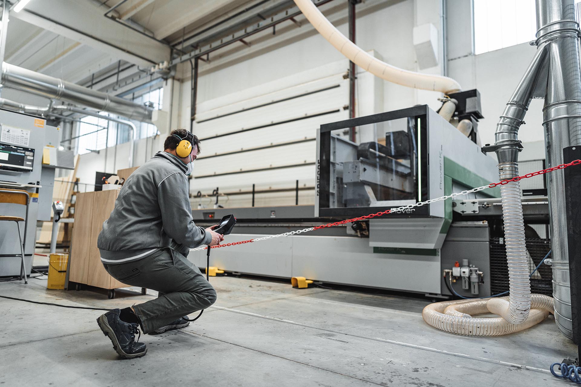 Operator setting up a CNC machine in the ESPOSIT factory